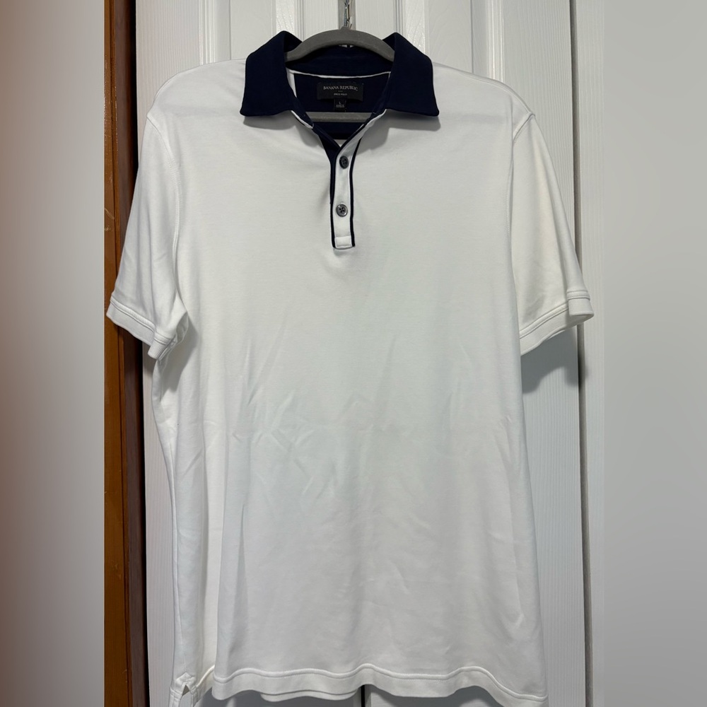 Men’s White Banana Republic Polo Shirt with Navy Blue Collar